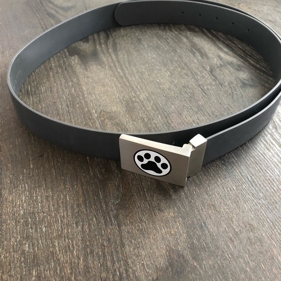 Clazic Grey belt with paw print buckle - Picture 1 of 10
